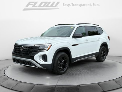 New 2025 Volkswagen Atlas Peak Edition SE image 3