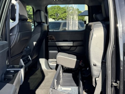 Used 2025 Ford F250 Lariat w/ Chrome Package image 12