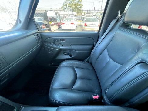 Used 2006 Chevrolet Silverado 2500 LT w/ Heavy-Duty Power Package image 78