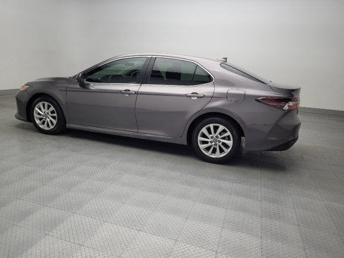 Used 2021 Toyota Camry LE image 3