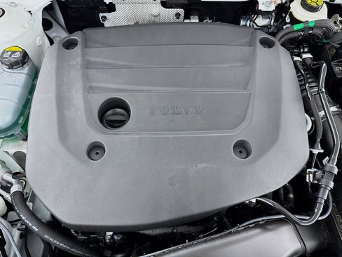 Used 2025 Volvo XC40 B5 Plus image 37