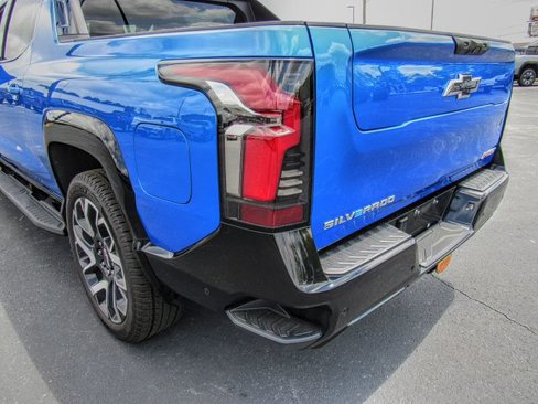 Used 2025 Chevrolet Silverado EV RST image 8