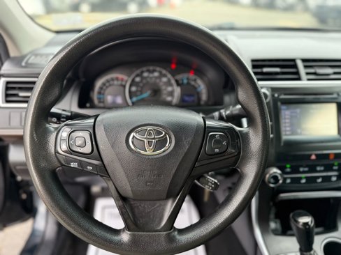 Used 2015 Toyota Camry LE image 24