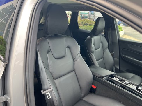 Certified 2025 Volvo XC60 B5 Plus image 35