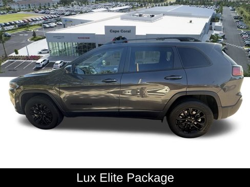 Certified 2023 Jeep Cherokee Altitude Lux w/ Lux Elite Package image 9