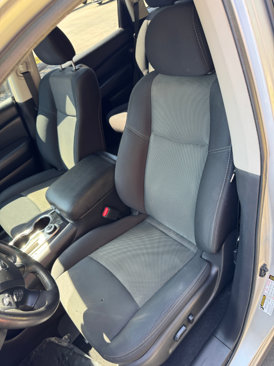 Used 2019 Nissan Pathfinder SV image 14