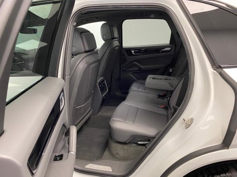 Used 2021 Porsche Cayenne image 36