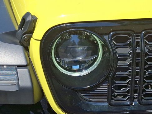 Used 2024 Jeep Wrangler Willys image 9