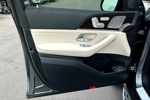 New 2026 Mercedes-Benz GLS 580 4MATIC image 10