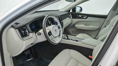 Certified 2025 Volvo XC60 T8 Plus w/ Protection Package Premier image 18