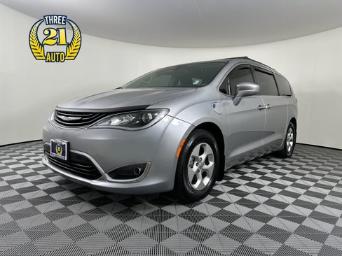 Used 2017 Chrysler Pacifica Premium image 1