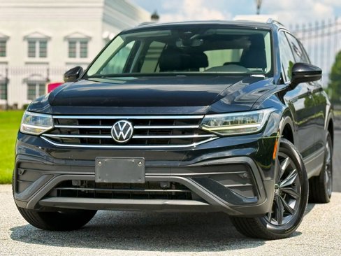 Used 2022 Volkswagen Tiguan SE image 2