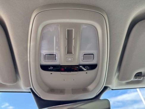 Certified 2025 Volvo XC60 B5 Plus image 28
