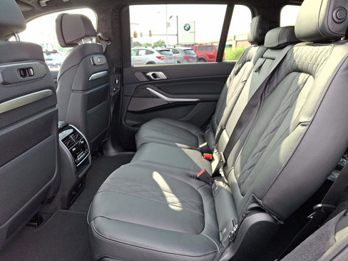New 2026 BMW X7 M60i image 5