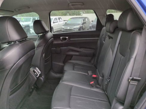 Used 2023 Kia Sorento S image 21