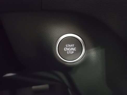 New 2026 Volvo XC40 B5 Plus w/ Protection Package Premier image 19