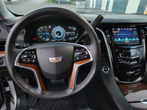 Used 2017 Cadillac Escalade Luxury image 9