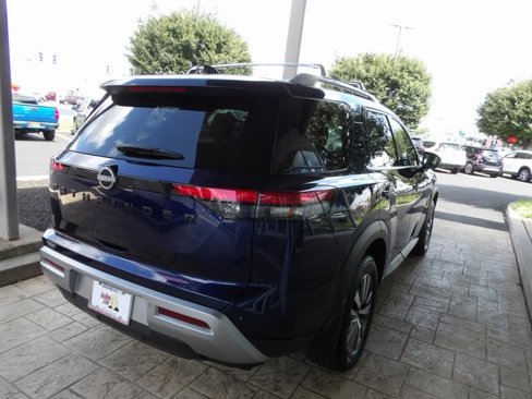 Certified 2023 Nissan Pathfinder SL w/ Black Appearance Package image 7