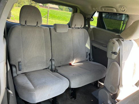 Used 2017 Toyota Sienna LE image 7