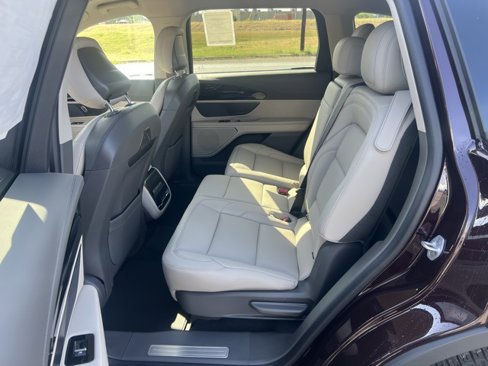 New 2025 Lincoln Nautilus Premier image 10