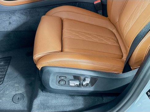 New 2026 BMW X7 M60i w/ Executive Package image 26