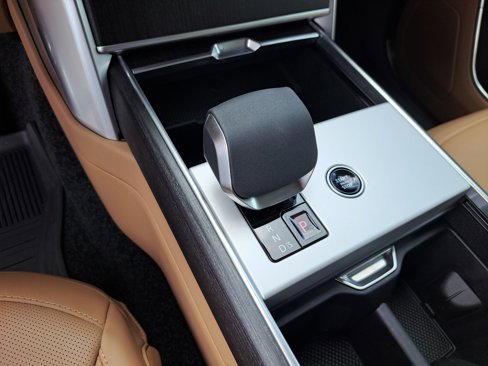 New 2025 Land Rover Range Rover SE image 14