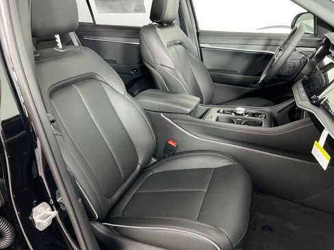 New 2025 Jeep Wagoneer Limited image 30