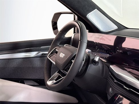 Used 2025 Cadillac Escalade ESV V image 35