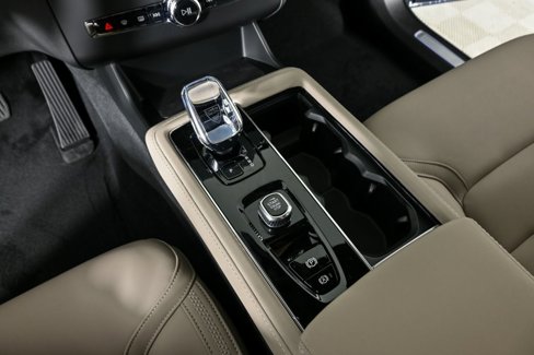 New 2026 Volvo XC90 B6 Plus w/ Protection Package Premier image 17