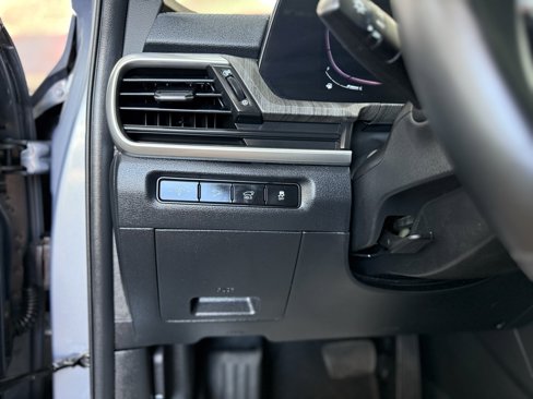 Used 2023 Kia Telluride EX w/ EX Captain's Chair Package image 28