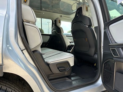 Used 2023 Rivian R1S Adventure image 36