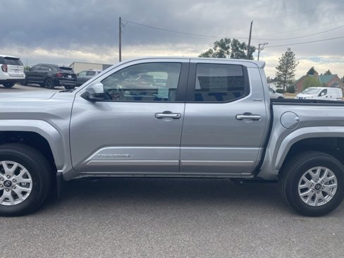 Used 2025 Toyota Tacoma SR5 image 5