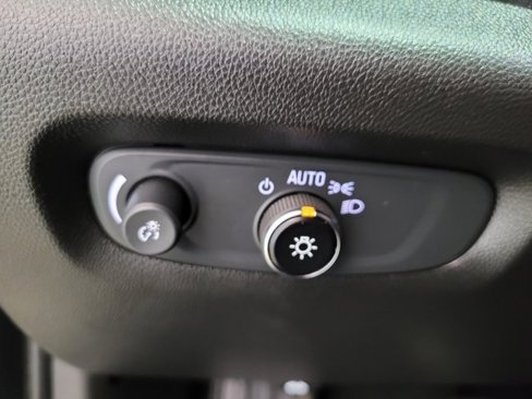 Used 2022 Chevrolet Traverse LT image 43