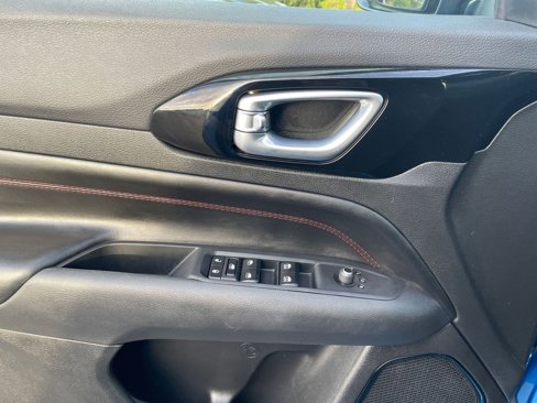 Used 2025 Jeep Compass Trailhawk image 20