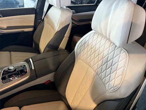 New 2026 BMW X7 M60i image 14