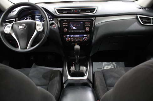 Used 2015 Nissan Rogue SV image 2