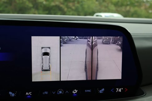 Used 2025 Chevrolet Tahoe Z71 w/ Comfort Package image 31