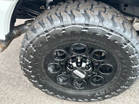 New 2025 Ford F250 Lariat w/ Black Appearance Package image 9
