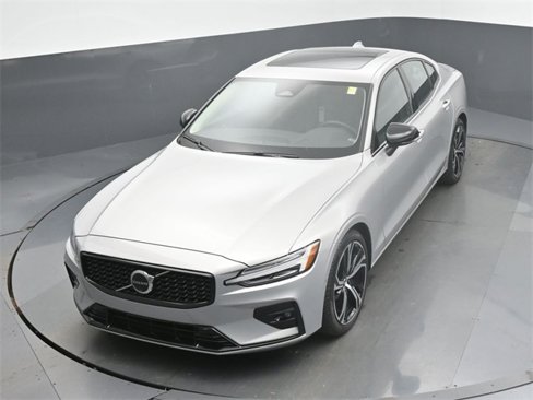Used 2025 Volvo S60 B5 Plus w/ Protection Package Premier image 43