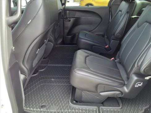 New 2025 Chrysler Voyager LX image 18