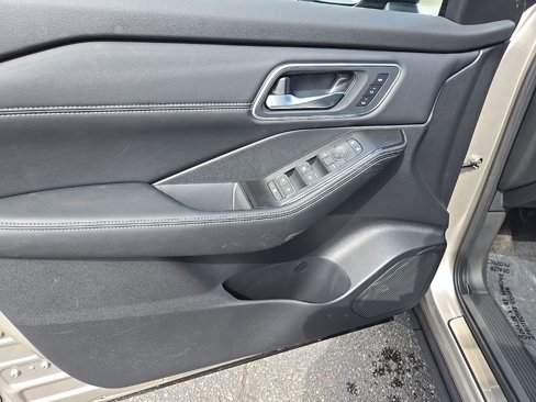 New 2026 Nissan Rogue Platinum image 9