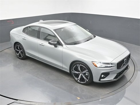 Used 2025 Volvo S60 B5 Plus w/ Protection Package Premier image 43