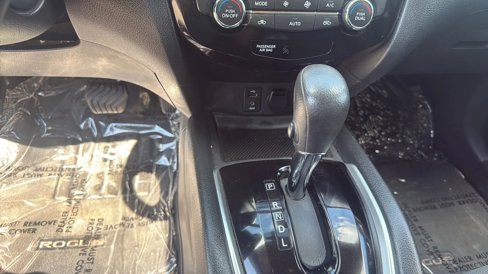 Used 2016 Nissan Rogue SV image 26