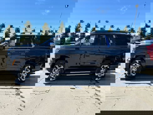 New 2025 Chevrolet Suburban Premier image 2