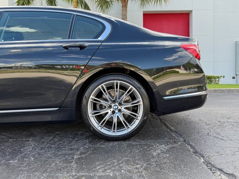 Used 2019 BMW 750i w/ Executive Package image 20