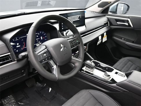 New 2025 Mitsubishi Outlander SE image 4