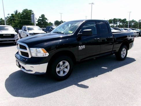 Used 2024 RAM 1500 Classic SLT image 2