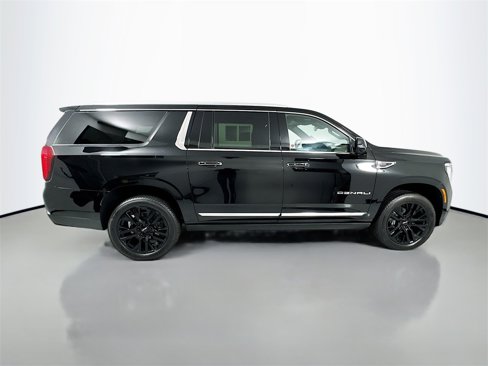 Used 2025 GMC Yukon XL Denali image 9