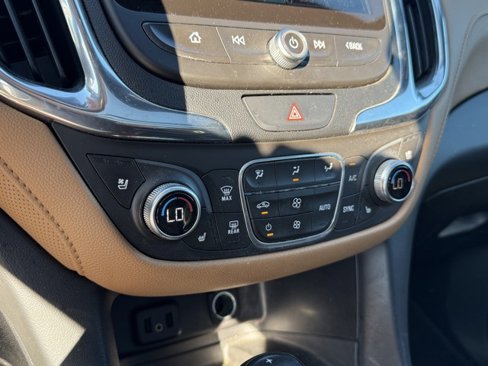 Used 2018 Chevrolet Equinox Premier image 21