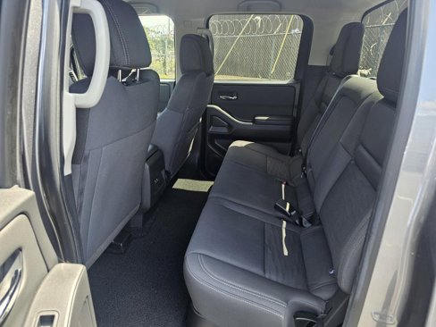 Used 2024 Nissan Frontier SV image 25
